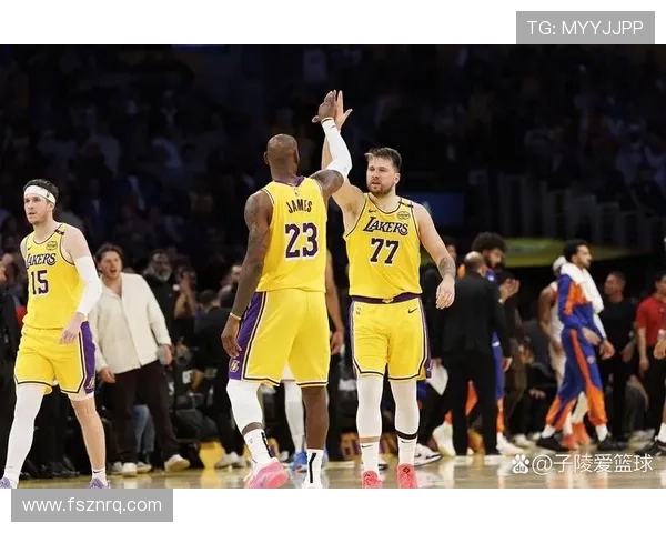 NBA最新动态：詹姆斯领衔湖人强势反弹 库里带队勇士冲击季后赛