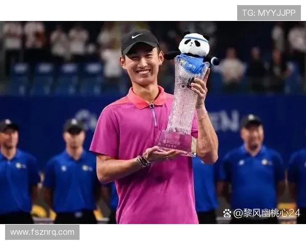 新星崛起！年轻网球选手勇夺大满贯首冠震撼赛场